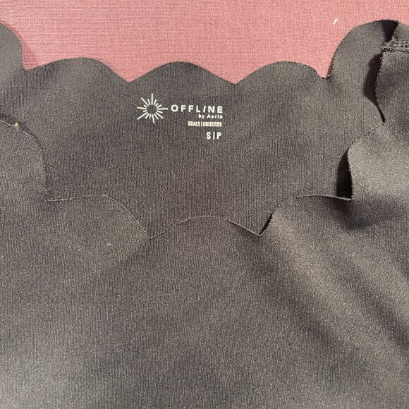Offline by Aerie Goals Scalloped Cropped Tee in Black -  Size Small - Picture 3 of 7